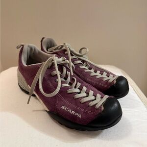 Scarpa Women’s Mojito Hiking Shoe with Vibram Sole Size 38.5 / 8.5